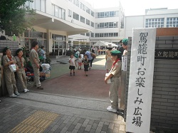 入り口では義援金を募っていました