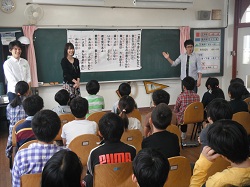 「友だちはいいもんだ」をしっかりした発音で歌いました