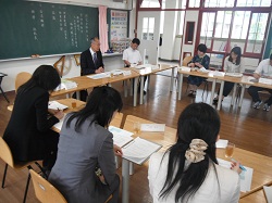先生方が授業について協議しました