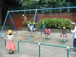 学校にはないブランコです。気持ちいい。 学校にはないブランコです。気持ちいい。