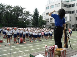 赤白どちらも負けないように大きな声で歌います