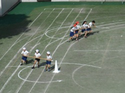 外側の人は振り回されないように