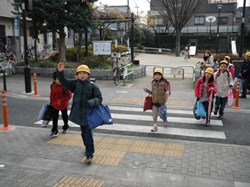 寒い朝ですが、元気に登校してきました