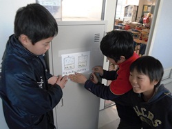 給食委員会はつくったポスターを掲示しています