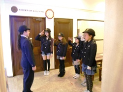 警察官として、事件の捜査に向かいます