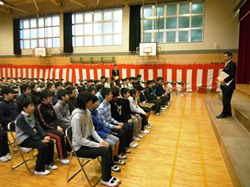 心を込めて相手の目を見て礼をしましょう