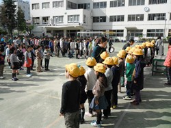 今日から全校朝会で並ぶので、よろしくお願いします