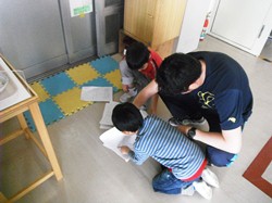 給食室では、毎日おいしい給食を作っています