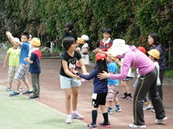 手の動きは・・・真似してみてね