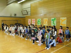6年生は、1年生全員の夢や好きなことなどを発表しました