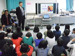 6年生は、薬物乱用防止教室で薬物依存の怖さを学びました