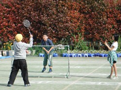 休み時間はできないバドミントンで遊べます