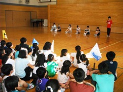 各委員会の委員長が一人一人発表しました