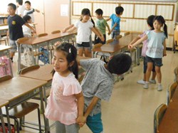 拍の流れを感じて、「なべなべそこぬけ」をやっています
