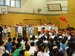 腕がピンと伸びて、胸を張ってかっこいいです