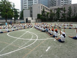 5・6年生「組体操~夢~」 一人技から全員技まで、皆で力を合わせます
