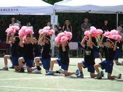 入学して2か月の1年生も元気に花笠踊りができました