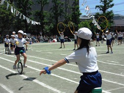 一輪車とフープの演技を頑張りました