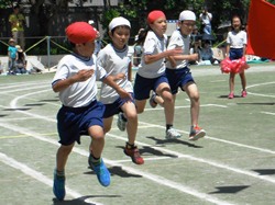 80m走る4年生は、最後の直線が勝負