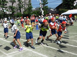 さあ、逆転なるか・・・選抜リレーです