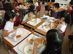 豆が苦手な子も、パンにはさむとおいしいよ