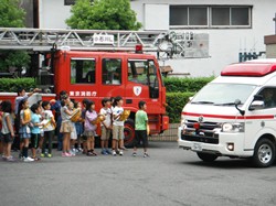 出動から戻ってきた消防車と救急車です