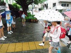 7月3日は雨でしたが、しっかり挨拶をしています