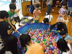 ねらったヨーヨーがつれるかな?