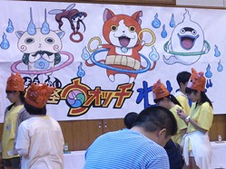 十中の生徒のボランティアで、父母と先生の会の「わなげ」の店もたくさんの子でにぎわいました