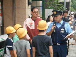店の方に事情を話すと、警察官が駆けつけました