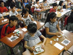3年・・・理科「ゴムや風でものをうごかそう」(教育センター出前授業)