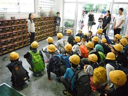 朝早くて眠そうな子もいましたが、いよいよ出発です