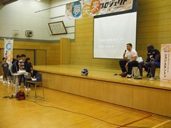 学年一人ずつ代表が質問・・・「今の目標は何ですか?」