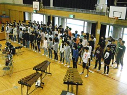 5年生と6年生で声をそろえて、すてきな歌声です