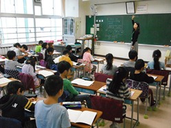 2年生は算数の授業で考える力をつけます