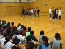 ウイルスは新幹線の速さで飛んでいきます