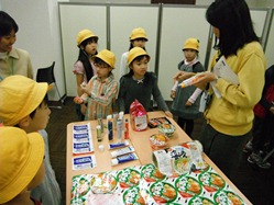 普段使っている歯磨き粉の容器にも印刷するんですね
