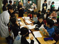 食事、運動、休養の3つのグループに分かれて、話し合いました