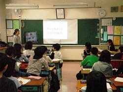 キャスター役とディレクター役に分かれて演じてみました