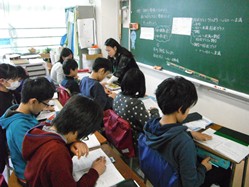 6年算数「資料の調べ方」・・・度数分布を表すグラフを考えました