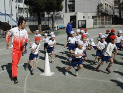 子供たちと一緒に元気よく走りました