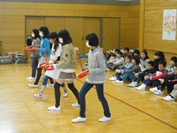 5年生は、これまで6年生が経験した学校行事を中心に発表しました