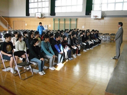 全員がしっかり集中して話を聞いていました