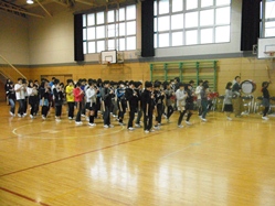 5年生が初めての鼓笛「史上最大の作戦」