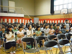 在校生も緊張して背筋を伸ばして参加できています