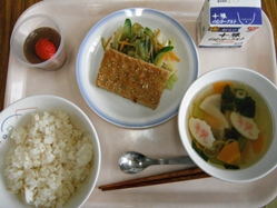 彩りも鮮やかで、とてもおいしい給食です