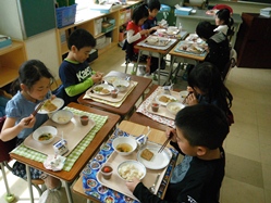 1年2組は、92回目の完食です