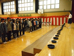 1年生の代表が「友達と協力して頑張りました」と堂々と発表しました